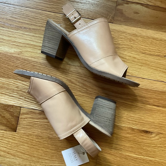 💕 Tan Leather Slingbacks with Stacked Heel 💕 - Picture 3 of 15